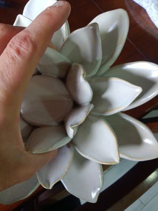 Porta candele a forma di fiore in ceramica