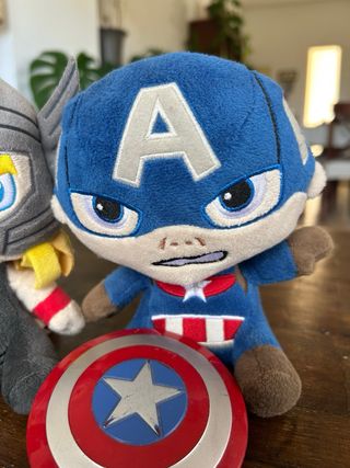 2 Peluches Marvel Thor y Capitán América
