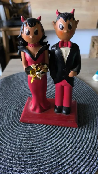Figuras de boda diablo