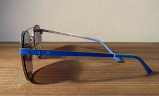 Gafas de Sol y estuche. Guess