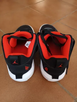 Zapatillas Baloncesto Air Jordan Negras Rojas