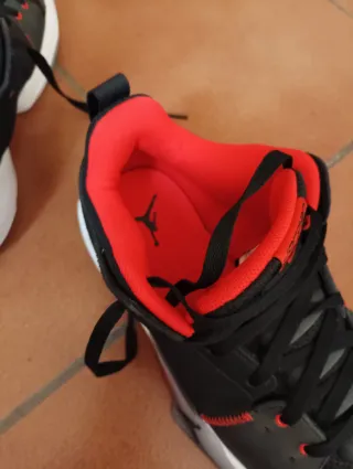 Zapatillas Baloncesto Air Jordan Negras Rojas