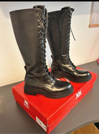 Botas altas Xti cordones negras