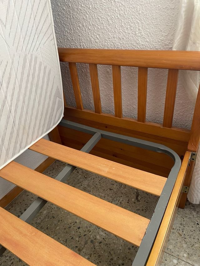 Cama individual de madera