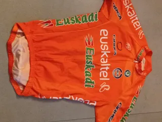 Maillot Euskaltel Euskadi firmado Mikel Astarloza