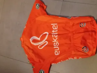 Maillot Euskaltel Euskadi firmado Mikel Astarloza