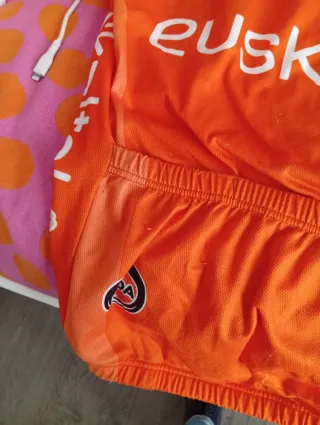 Maillot Euskaltel Euskadi firmado Mikel Astarloza