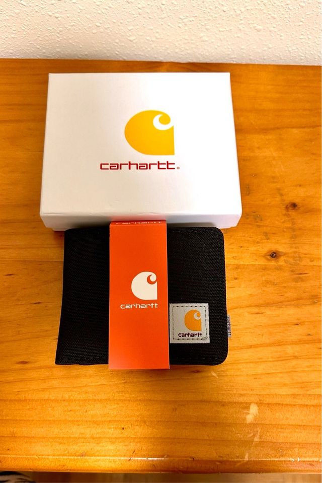 Cartera Carhartt Negra y Naranja