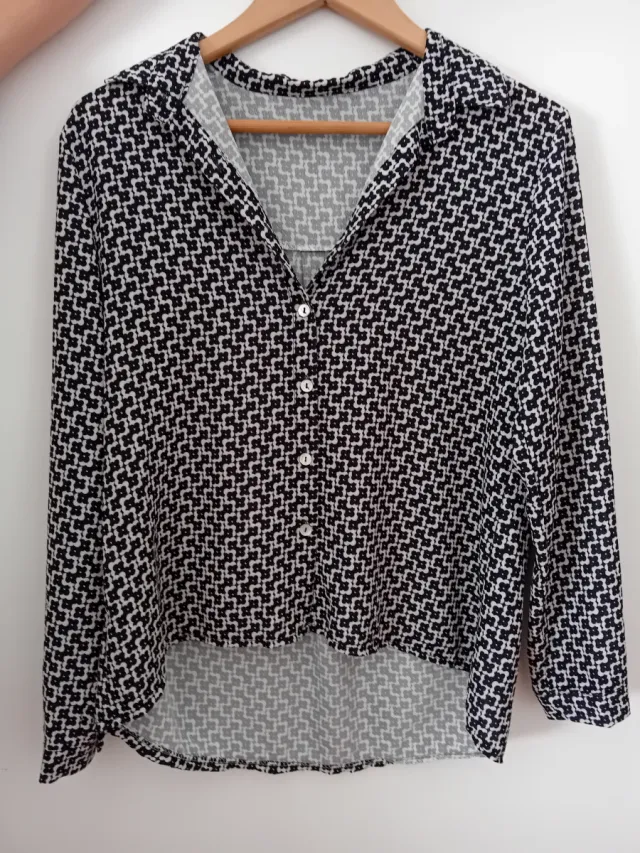 Camisa estampada blanco y negro
