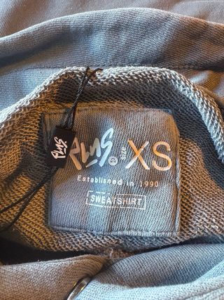 Sudadera gris con estampado