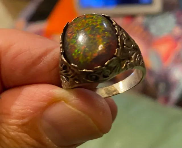 Anello con pietra opale di fuoco