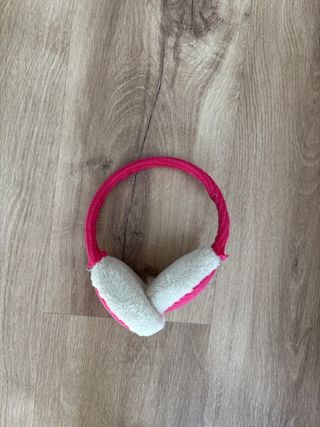 Orejeras rosas para niña