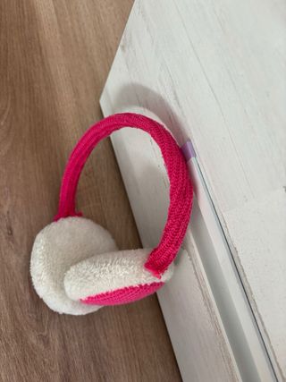 Orejeras rosas para niña