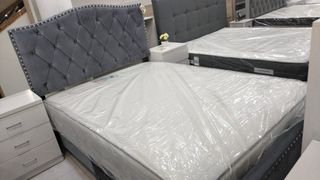 Cama Jessy tapizada capitoné