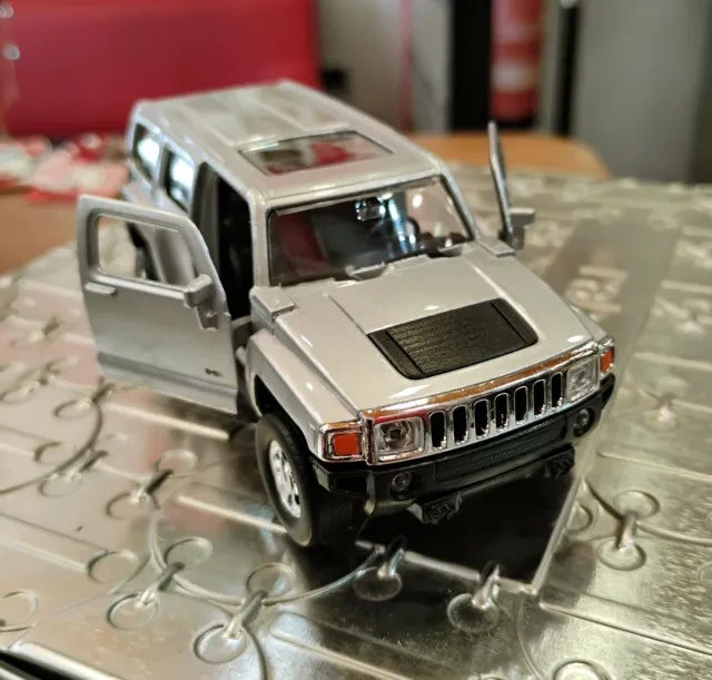 Coche miniatura Hummer H3 plateado