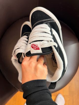 Zapatillas Vans Negras y Blancas
