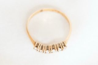 Anillo curvo oro 18k con brillantes