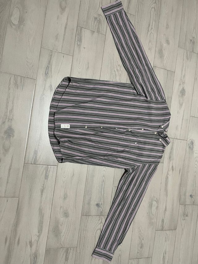 Camicia a righe grigio e rosa