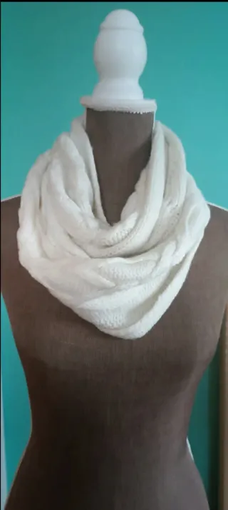 Bufanda circular tejida con brillos