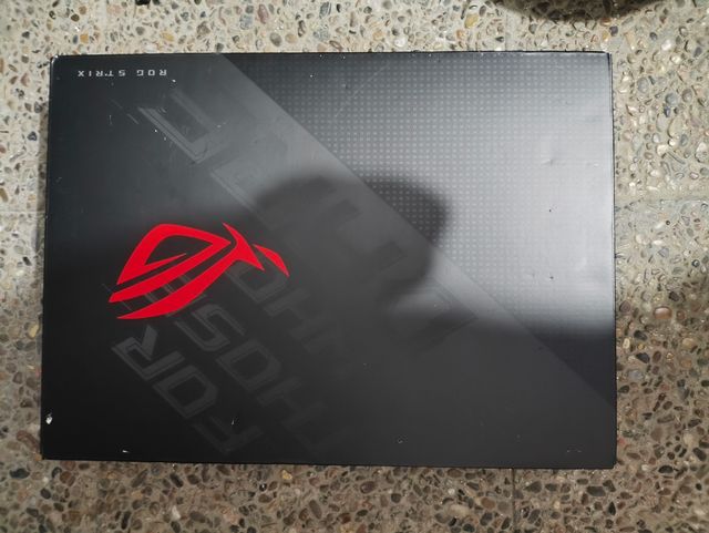 Caja Asus Rog Strix