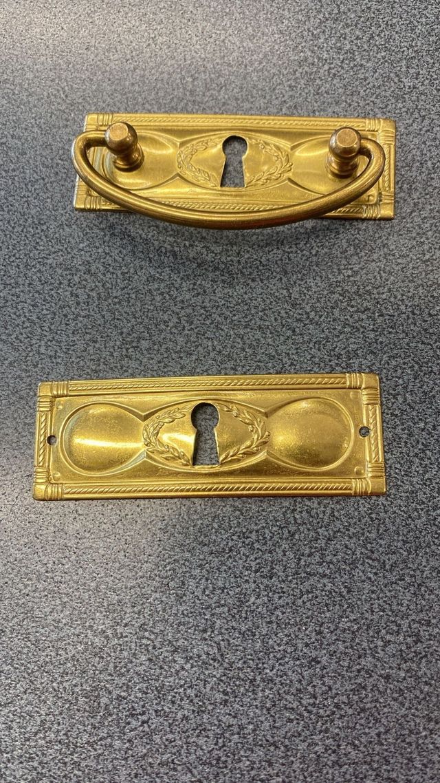 Maniglie e bocchette ottone  dorato stile antico