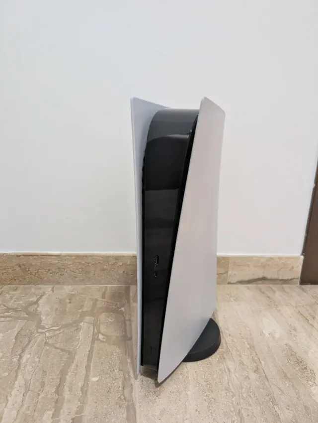 PS5 Digital + Dualshock 5