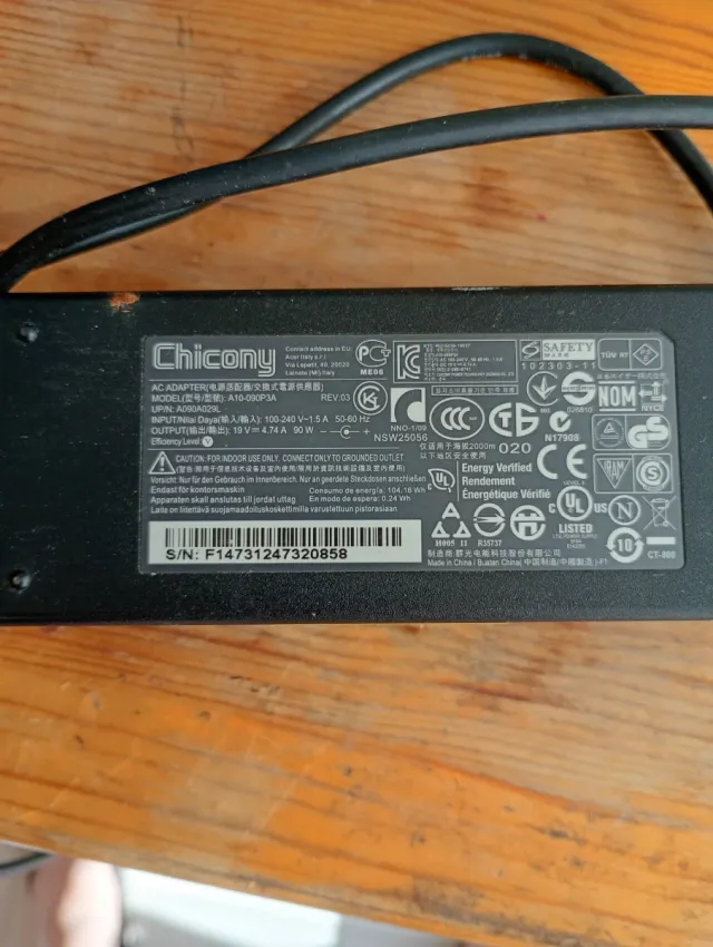 Cargador Chicony 90W A10-090P3A