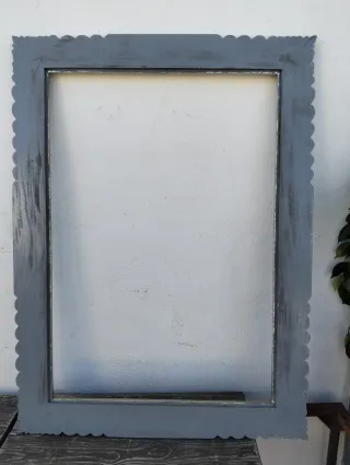 Marco de metal verde y plateado