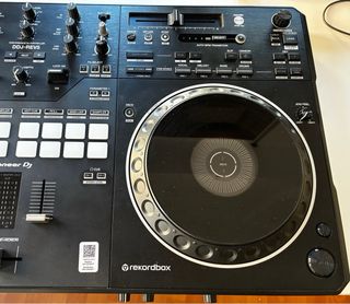 Pioneer DDJ-REV5 + Mochila UDG Urbanite XL