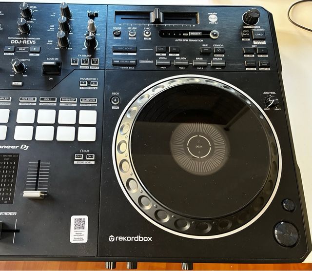 Pioneer DDJ-REV5 + Mochila UDG Urbanite XL