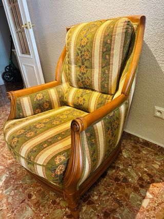 Sillón tapizado floral madera