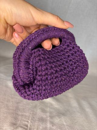 Borsa uncinetto viola glitterata piccola