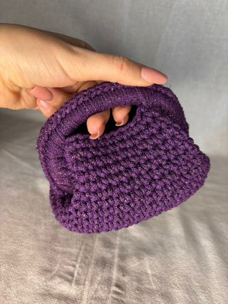 Borsa uncinetto viola glitterata piccola