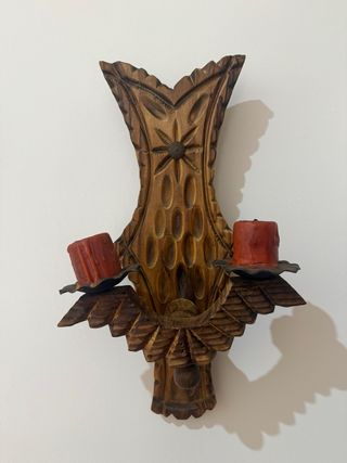 Candelabro de madera tallada