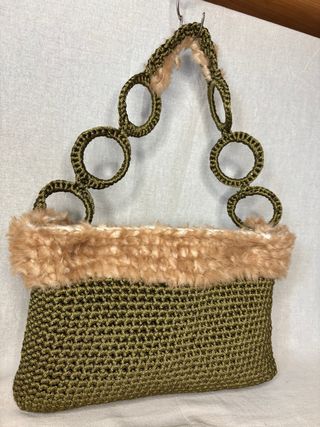 Borsa uncinetto verde con pelo