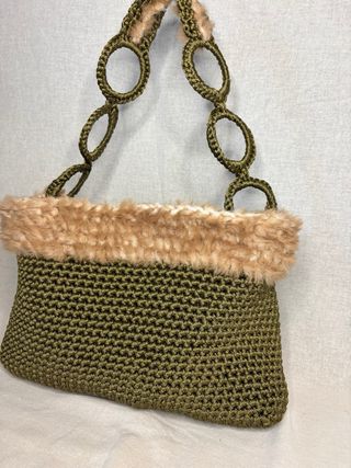 Borsa uncinetto verde con pelo