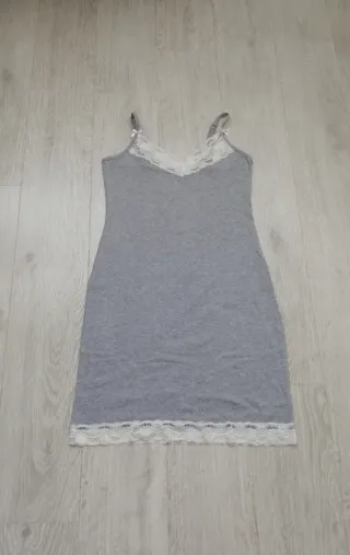 Conjunto H&M Camisón y Bata. 
Morado/Gris