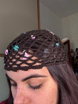 Cappello rete marrone con paillettes