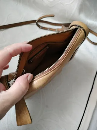 Bandolera de piel color coñac