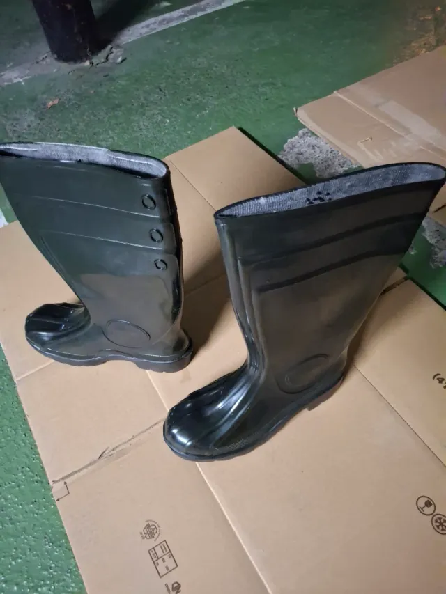 Botas de goma altas con puntera todo tipo de traba