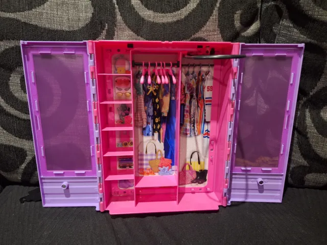 Armario Barbie con accesorios