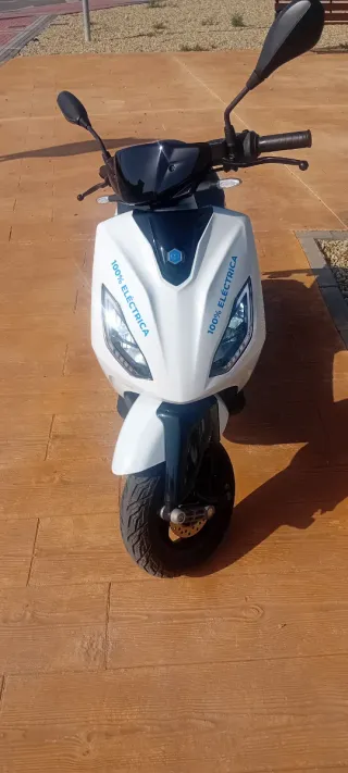 Piaggio One Eléctrica Scooter