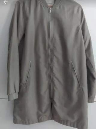 Gabardina verde caqui..