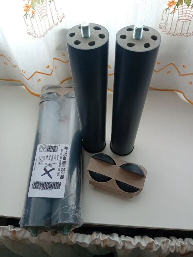 4 Patas de somier para cama 150. Nuevas