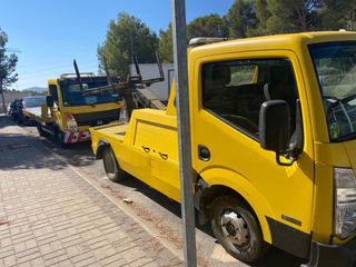 Vendo grua Nissan  Cabstar 2010