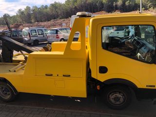 Vendo grua Nissan  Cabstar 2010