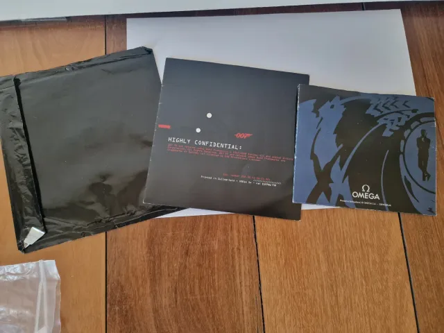 Omega James Bond 007 papeles de las fotos 
