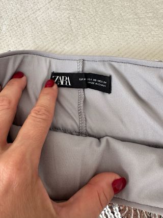 Falda Zara plateada con flecos