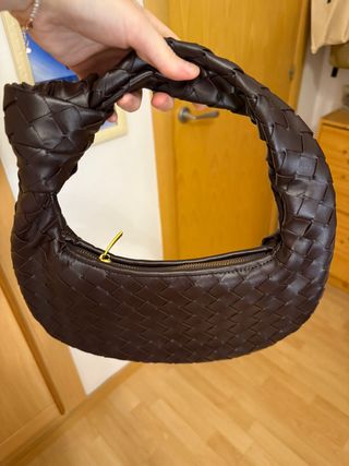 Bolso estilo Bottega Veneta Mini Jodie Marrón