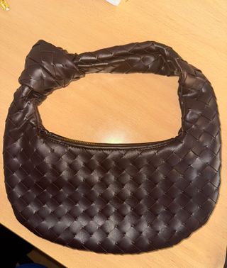 Bolso estilo Bottega Veneta Mini Jodie Marrón